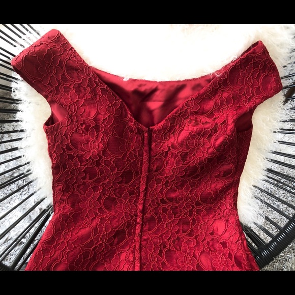 RED GUIPURE LACE DRESS - Picture 4 of 10